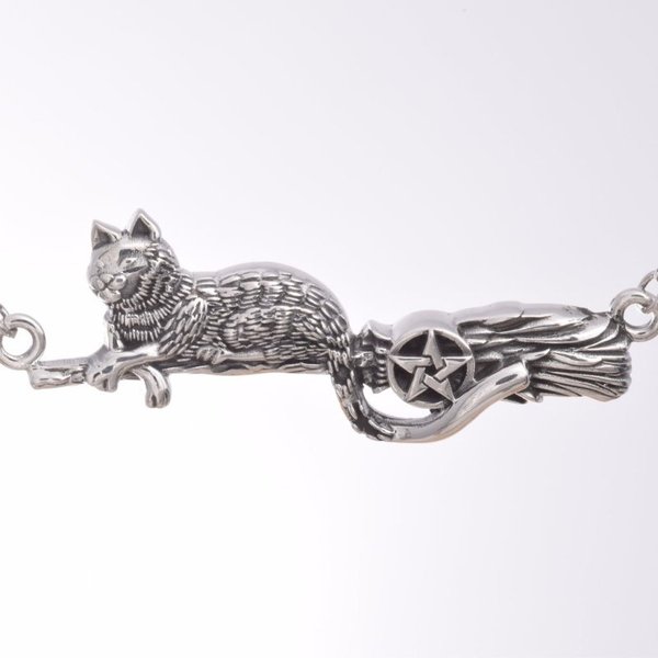 Katze auf Hexenbesen Silberanhänger