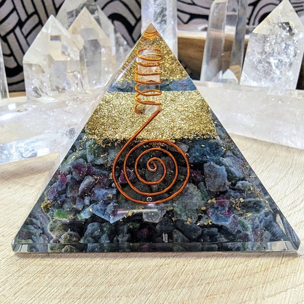 Orgonit Pyramide Spirale - Kyanit/Rubin